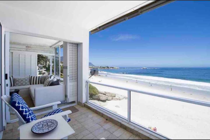 Clifton Sands F1 Valhalla 1st Beach Apartment