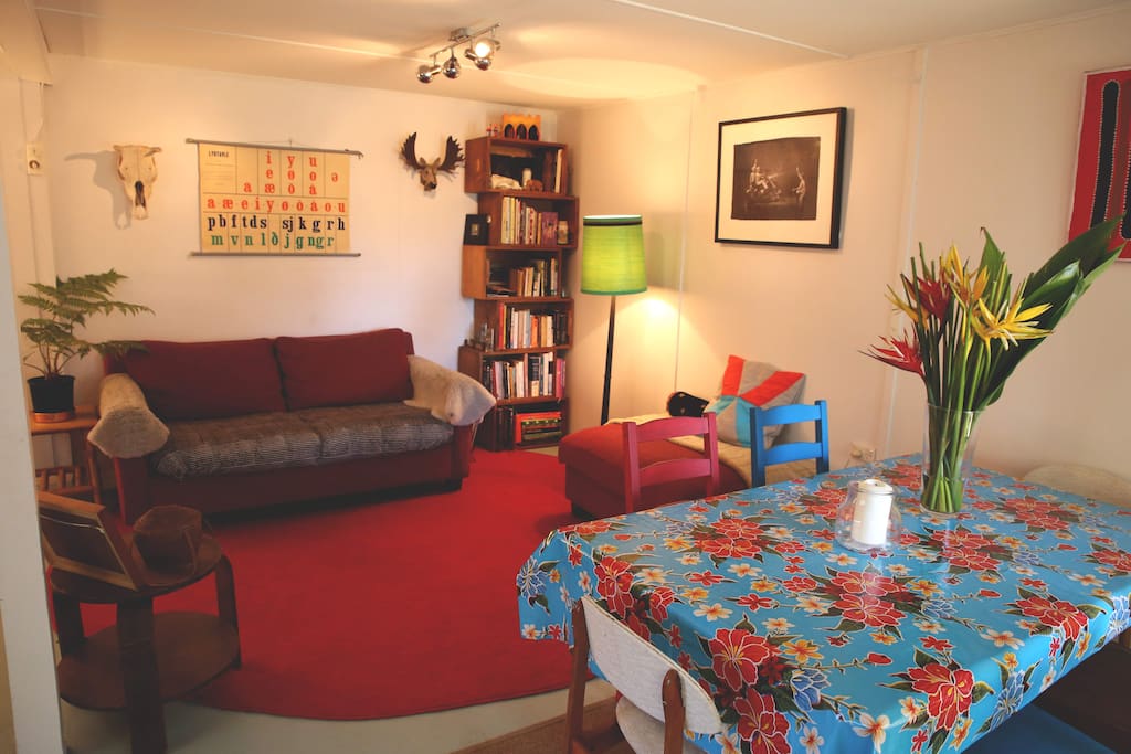 Warm, vibrant lining room.