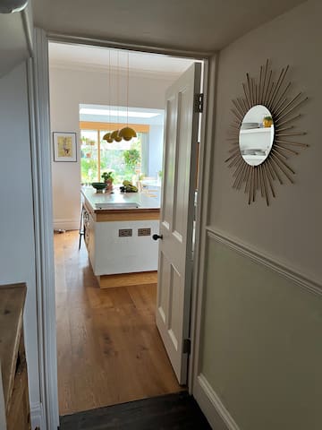 Stylish 3/4 Bed Home In Bristol’s Coolest Quarter gallery image 4