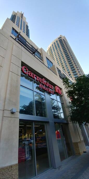 Carrefour Market down the building