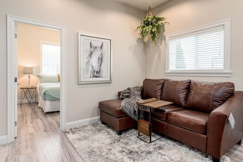 Popular Airbnb listing: Luxury KING 2 BR Suite Main floor + Patio Free Pkg in Murrayville