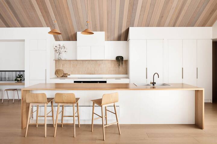 Scandinavian Timber Beach House gallery image 4