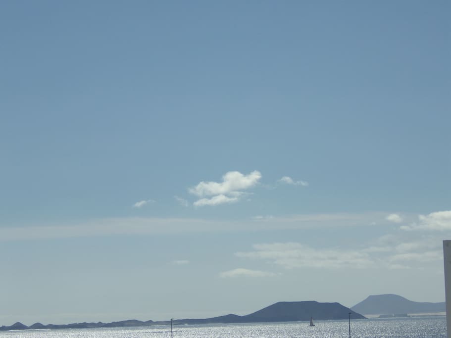 Preciosas vistas a la isla de Fuerteventura e isla de Lobos
