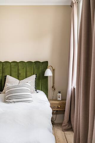 High-spec Renovated Central Townhouse gallery image 3