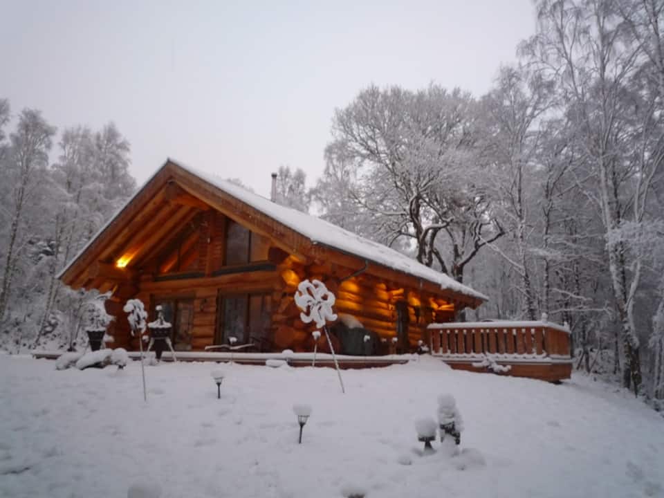 A five-star log cabin on Loch Garry, Invergarry, Scotland, United Kingdom, photo 9 of 10