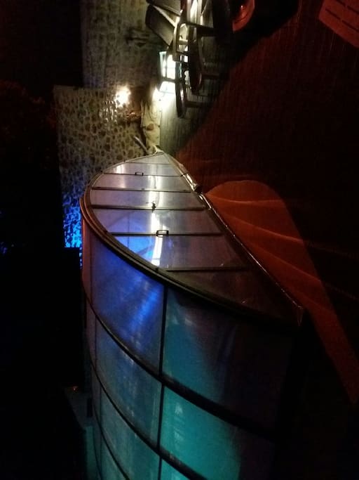 coin piscine la nuit