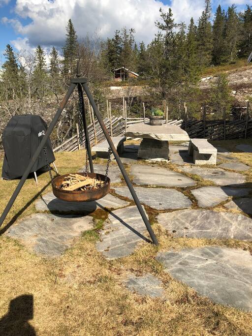 Uteplass med utsikt innover fjellet