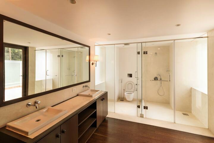 Full bathroom 4 image 1