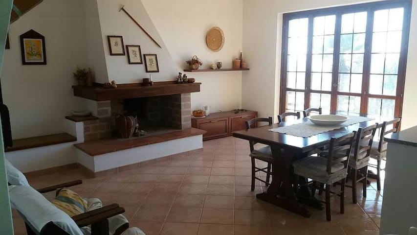 Entire home with 4 bedrooms in Oristano - Casa spaziosa in prima fila CIN IT095018C2000P3185