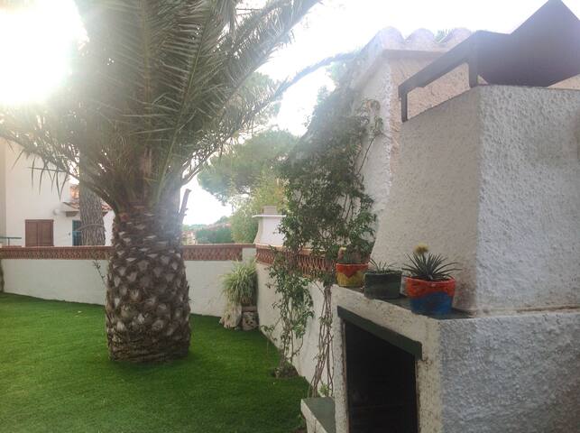 Casa a L’Escala amb jardí i piscina privada. gallery image 5