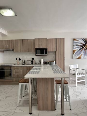 Big Bay Luxury 2 bedroom apartment near the sea gallery image 4