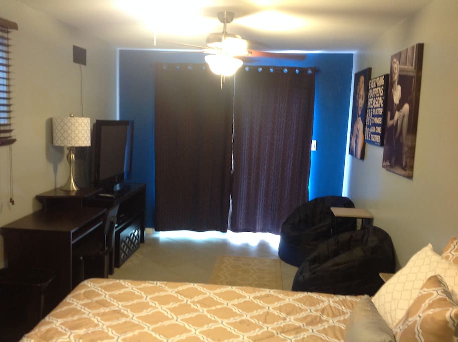 MARILYN/Garden Studio - desk, cozy livingroom w/ LCD TV