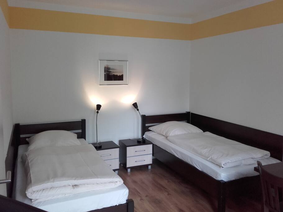 Schlafzimmer 1
