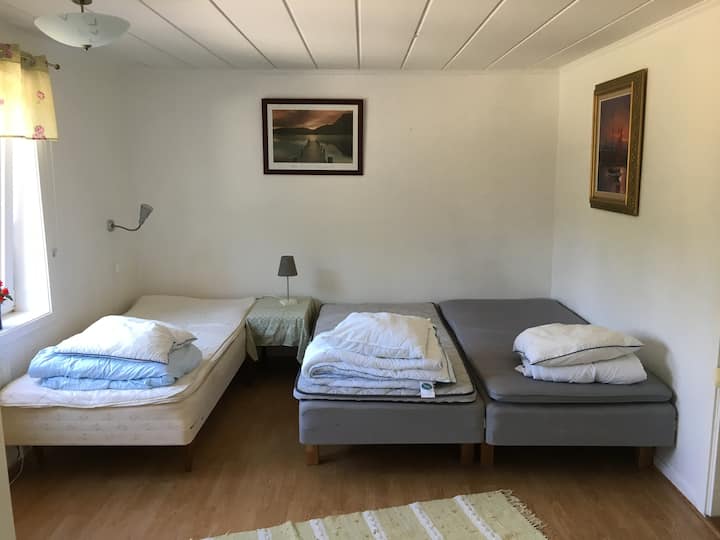 Sovrum 1  
这间卧室有3张单人床 