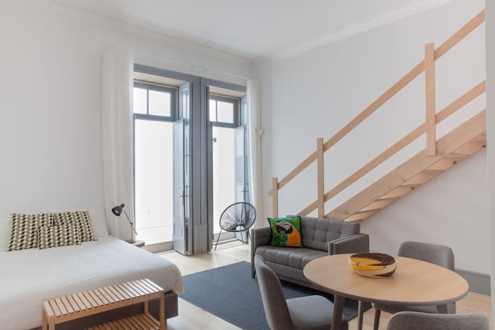 Apartamento com mezanino próximo ao Coliseu