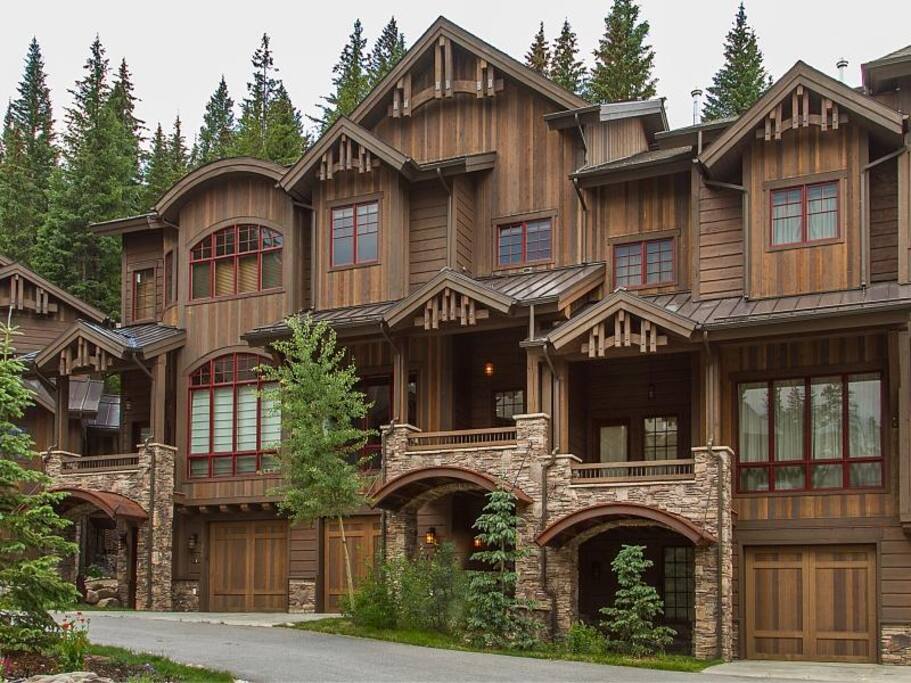 Exterior view summer, short path to ski corridor on left