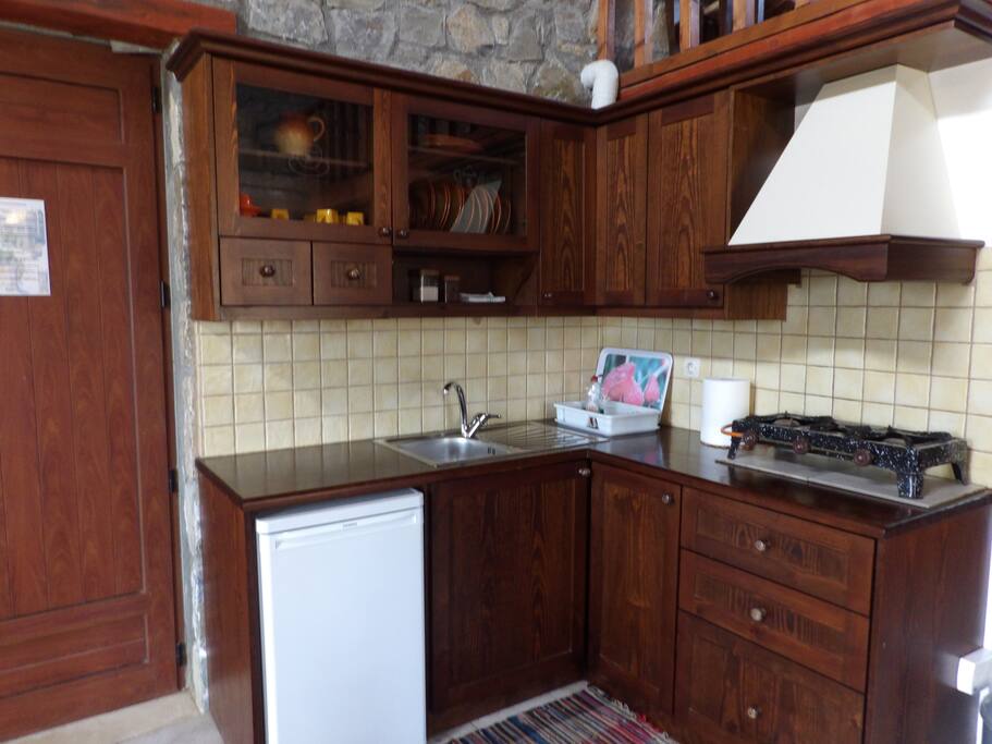 Fully equipped kitchenette