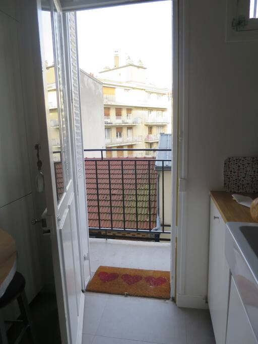 Cuisine avec accès balcon