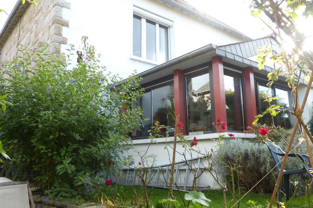 Véranda sur jardin arrière i