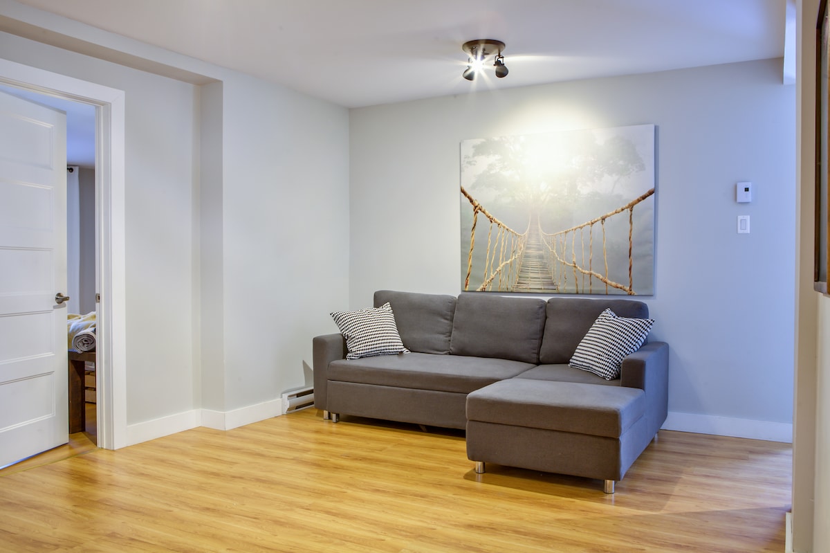 Разтегателен диван - в мазето