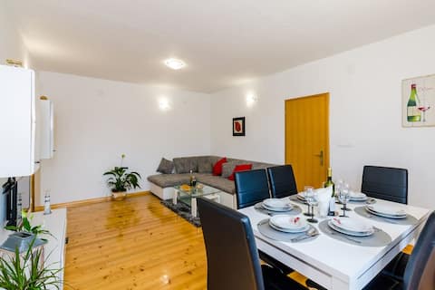 Top performing Airbnb: Amazing apartment near Dubrovnik in Općina Dubrovačko Primorje