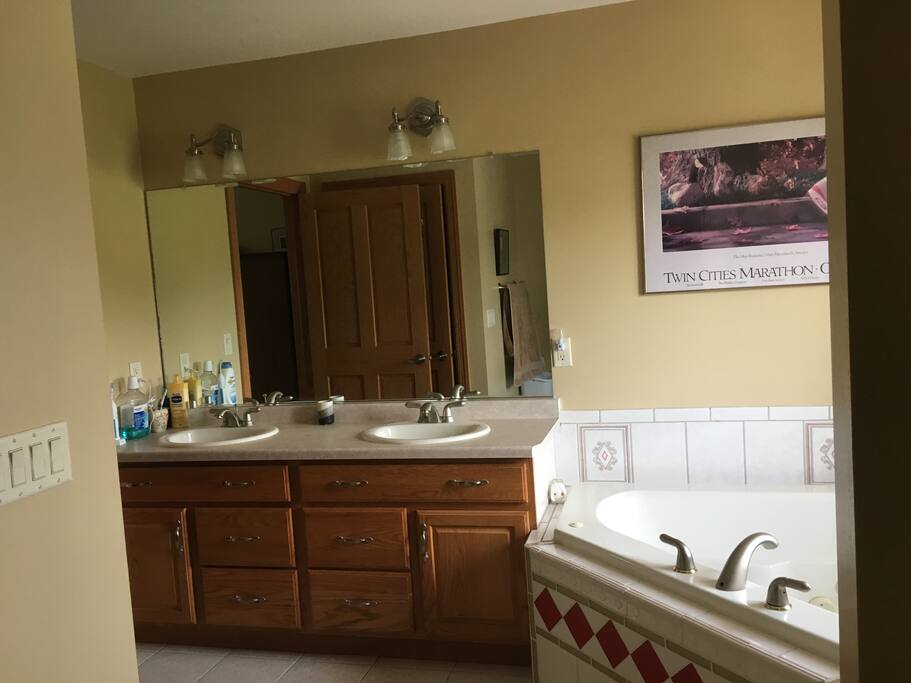 Master bath with jetted garden tub