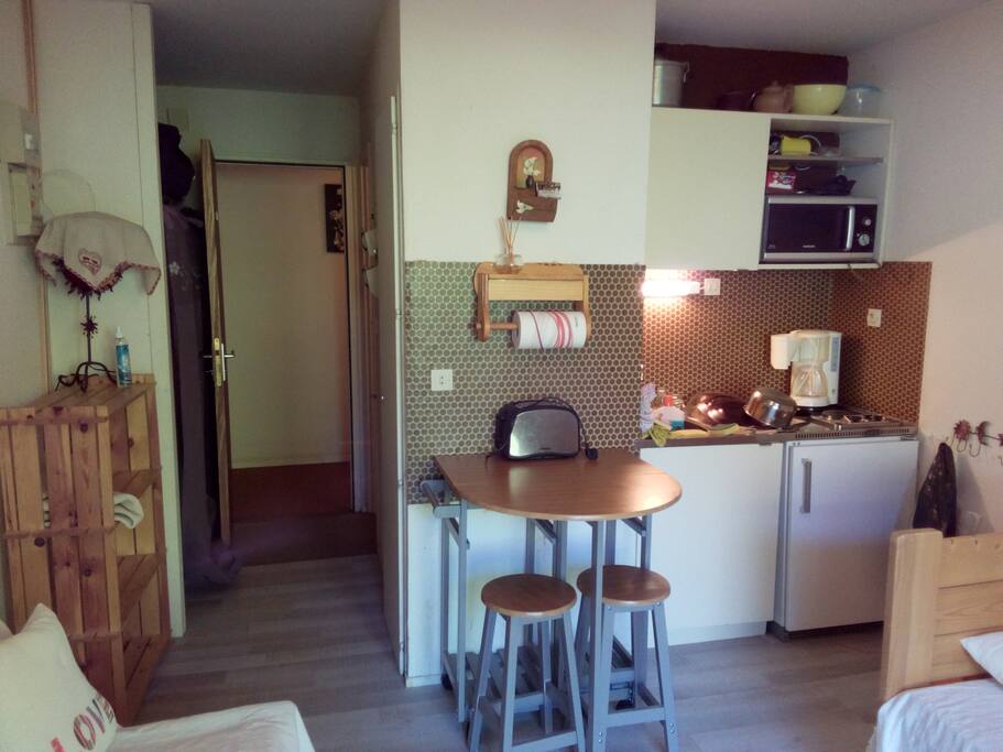 coin cuisine avec four micro ondes.