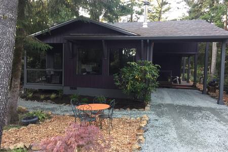 The Purple Owl -  2 Bedroom Home to Hoot About!