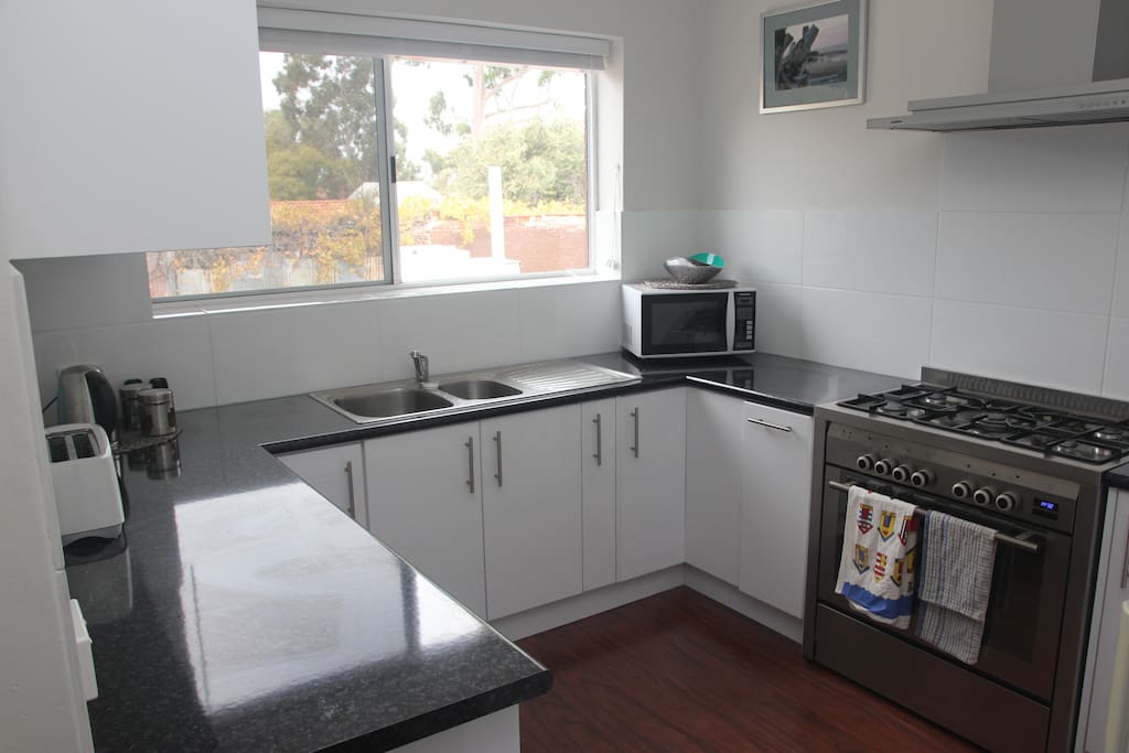 Well equipped kitchen with tea and coffee supplies