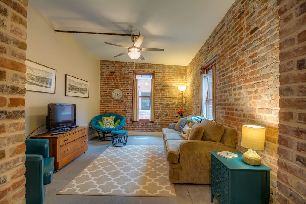 Living/sitting w/sofa-bed