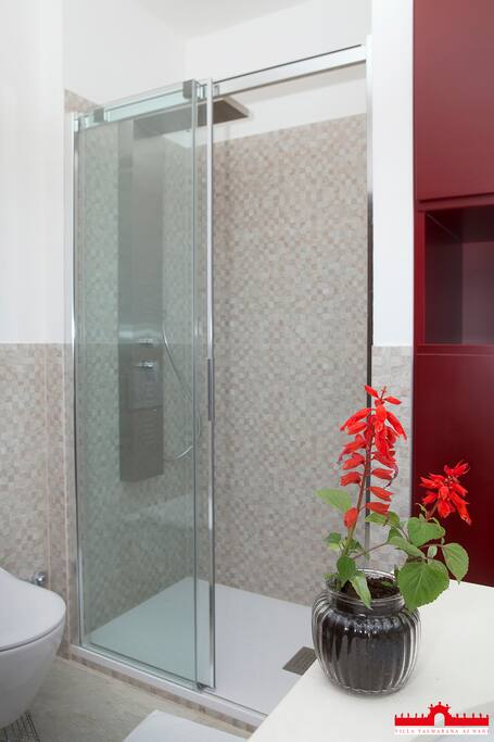 Bagno con doccia emozionale