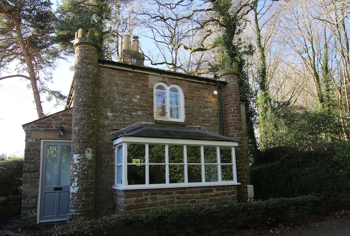 Grade II Listed Underdean Lodge