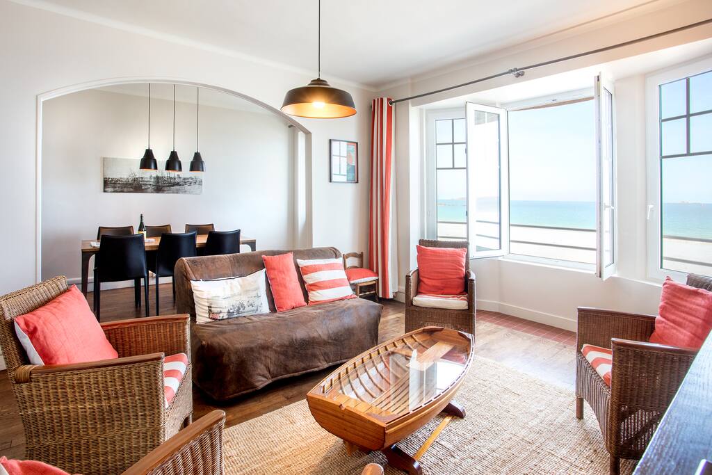 Salon-séjour vue sur mer