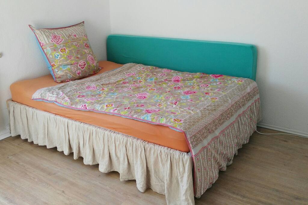 Bett 1,40 x 2,00 m.