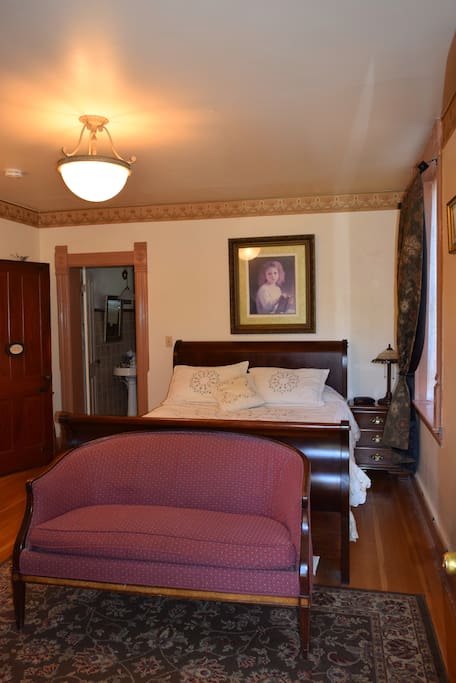 Private Porch & Entrance