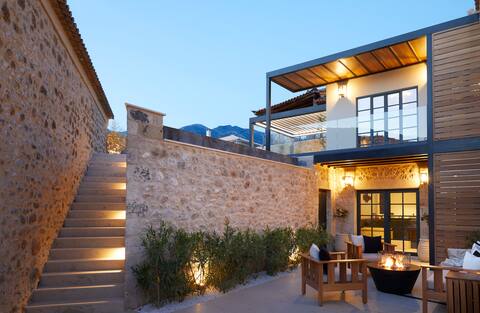 Luxury villa with pool and jacuzzi for 8 persons
