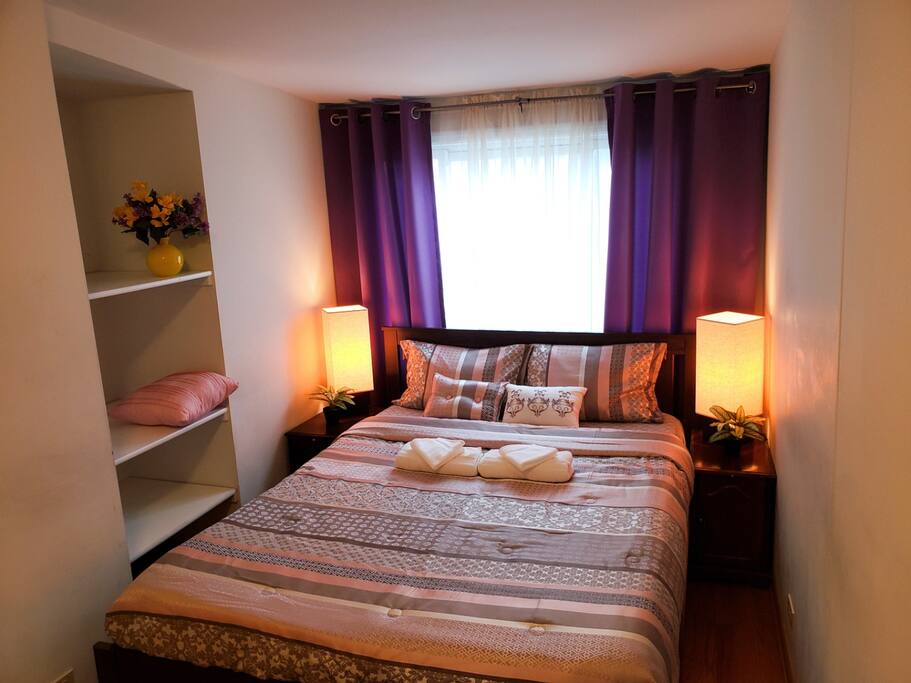 This is exactly how you will find your room when you check-in. Mattress is queen-sized with GREEN TEA & ALOE memory foam. Fresh linens, towels and washcloths are provided and will be on your bed upon arrival.