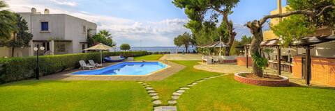 villa just in front of the sea.