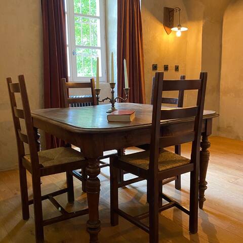 "Le Puits" Bed and Breakfast in Medieval Castle