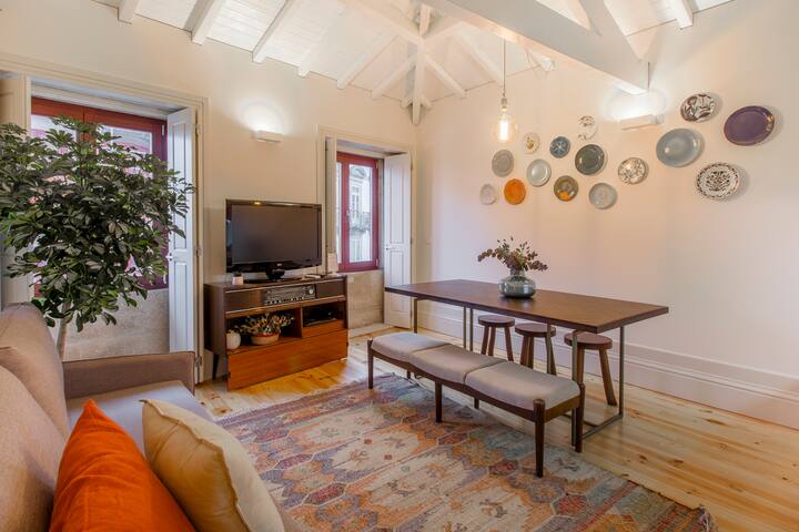 Taipas 60 – 2 bedrooms apt. in the historic centre