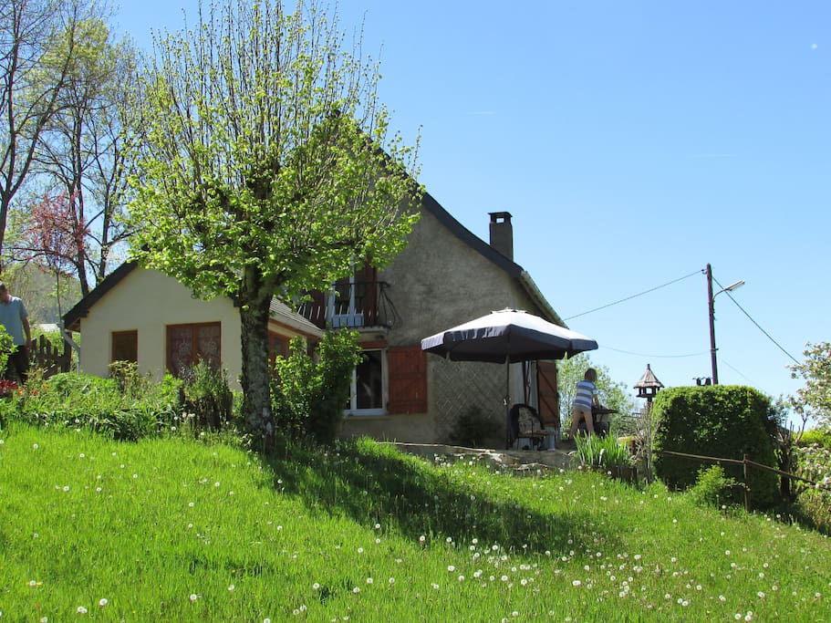 Cosy cottage with big garden and several terasses