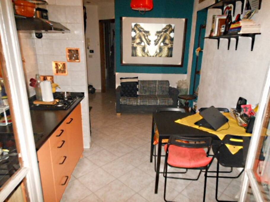 Cucina vista dal Balcone che da sulla via