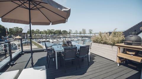 Intensely Enjoy right on the Sneekermeer.