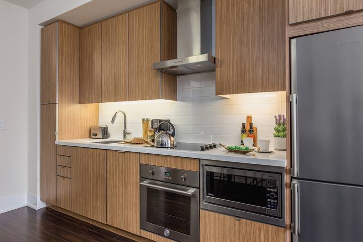 Luxury Condo in downtown CN Tower MTCC TIFF Union gallery image 5