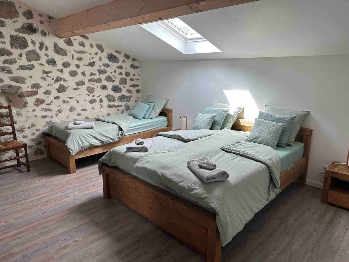 Kreveti 160x200 i 90x200 zelene spavaće sobe