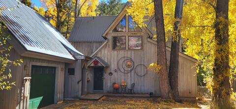 Warm and Friendly Riverfront Cabin