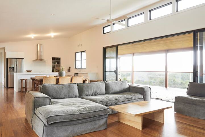 Coopers Shoot Rammed Earth House gallery image 4