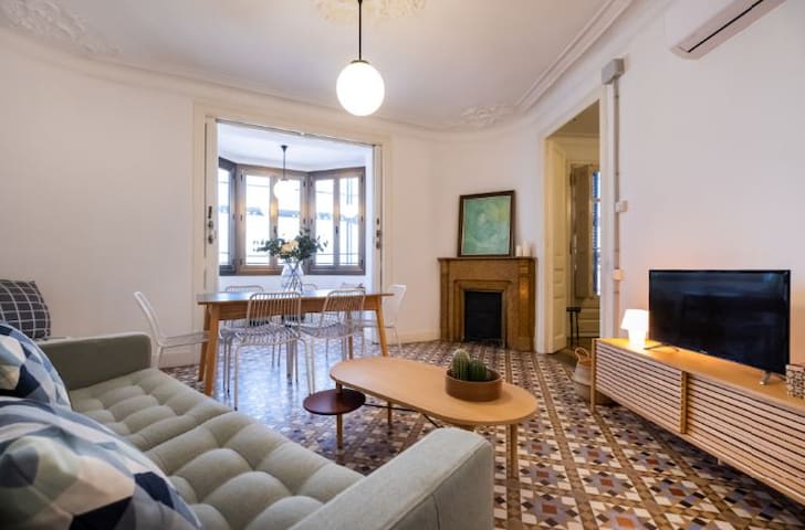 Apartment for large groups in Eixample