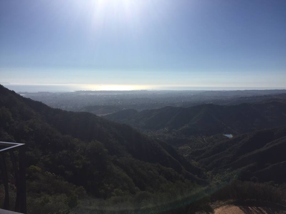 Ocean and mountain views as far as the eyes can see. And just 6 min to town.