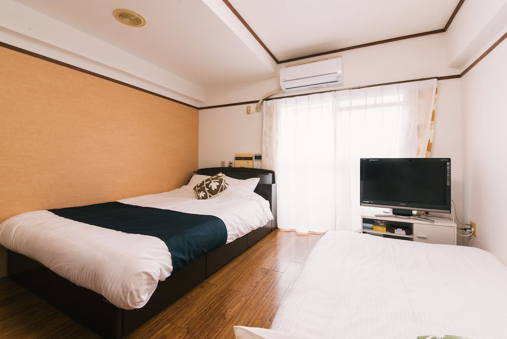 Guest of honor room (double bed 2,120 × 1,400) double sofa